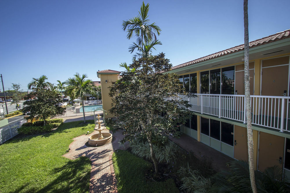 Quality Inn & Suites Airport-Cruise Port Hollywood Exterior foto